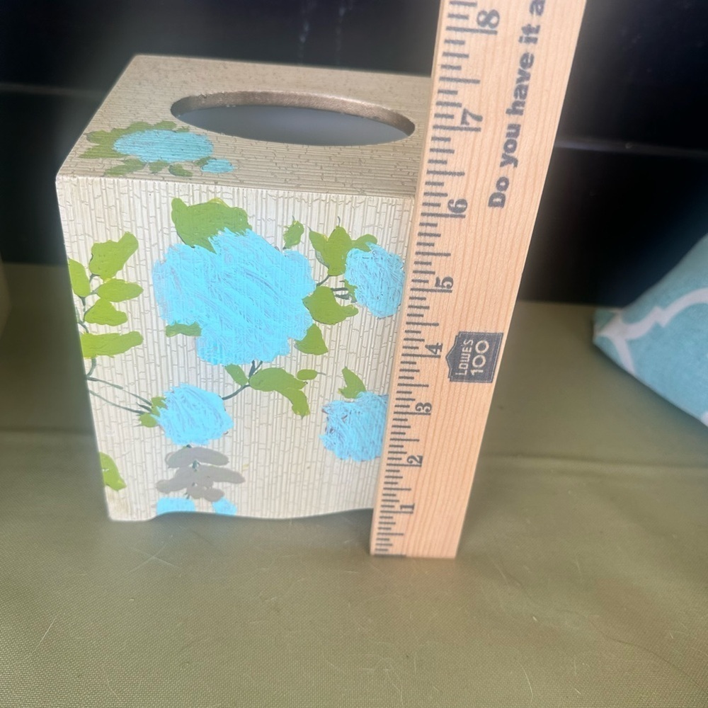 Croscill Home waste basket & tissue holder - Picture 6 of 9